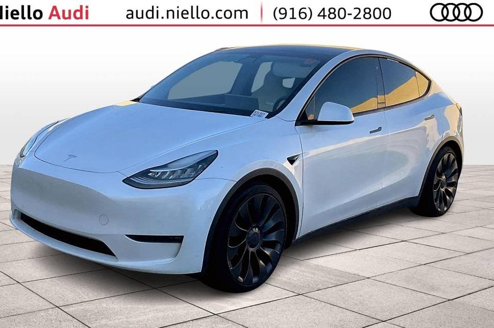 TESLA MODEL Y 2020 5YJYGDEF1LF028186 image